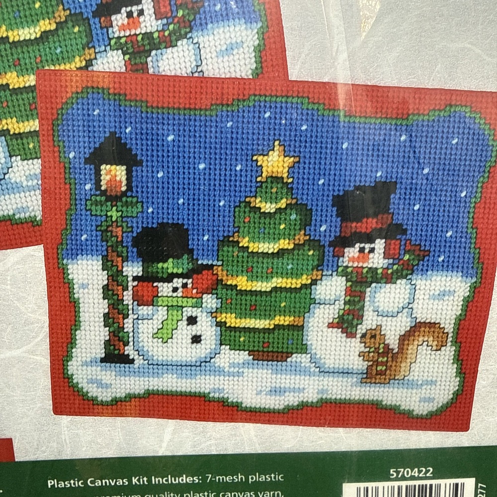 herrschners plastic canvas Kit Christmas Snowman wonderland 2 Placemats